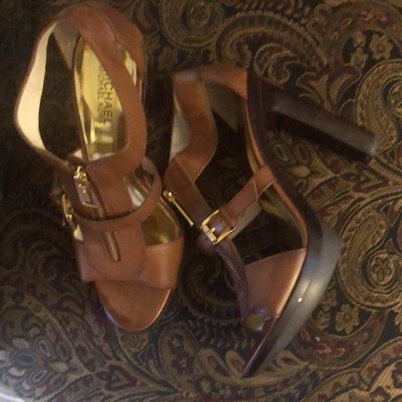 Michael Kors shoes - Picture 2 of 6